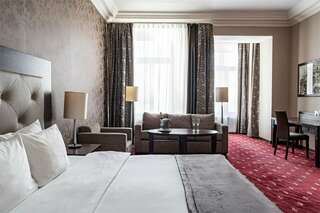 Гостиница Петро Палас Санкт-Петербург Номер Делюкс с одной большой кроватью и диван-кроватью-4