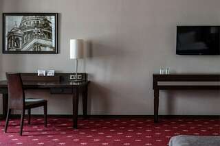 Гостиница Петро Палас Санкт-Петербург Номер Делюкс с одной большой кроватью и диван-кроватью-5