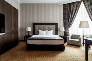 Гостиница Петро Палас Санкт-Петербург Представительский номер с одной большой или двумя раздельными кроватями-4