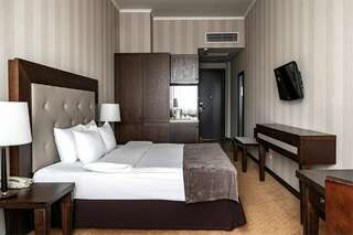 Гостиница Петро Палас Санкт-Петербург Представительский номер с одной большой или двумя раздельными кроватями-11