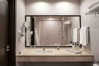 Гостиница Петро Палас Санкт-Петербург Представительский номер с одной большой или двумя раздельными кроватями-12