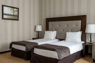 Гостиница Петро Палас Санкт-Петербург Улучшенный номер с одной большой или двумя раздельными кроватями-1