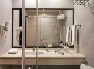 Гостиница Петро Палас Санкт-Петербург Улучшенный номер с одной большой или двумя раздельными кроватями-6